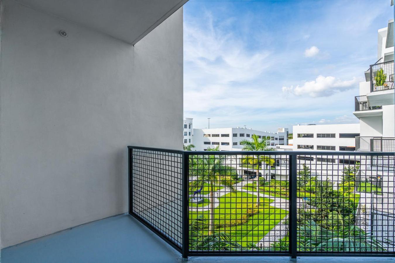 Tranquil 1 Bed Escape In Doral With Free Parking Hialeah Gardens